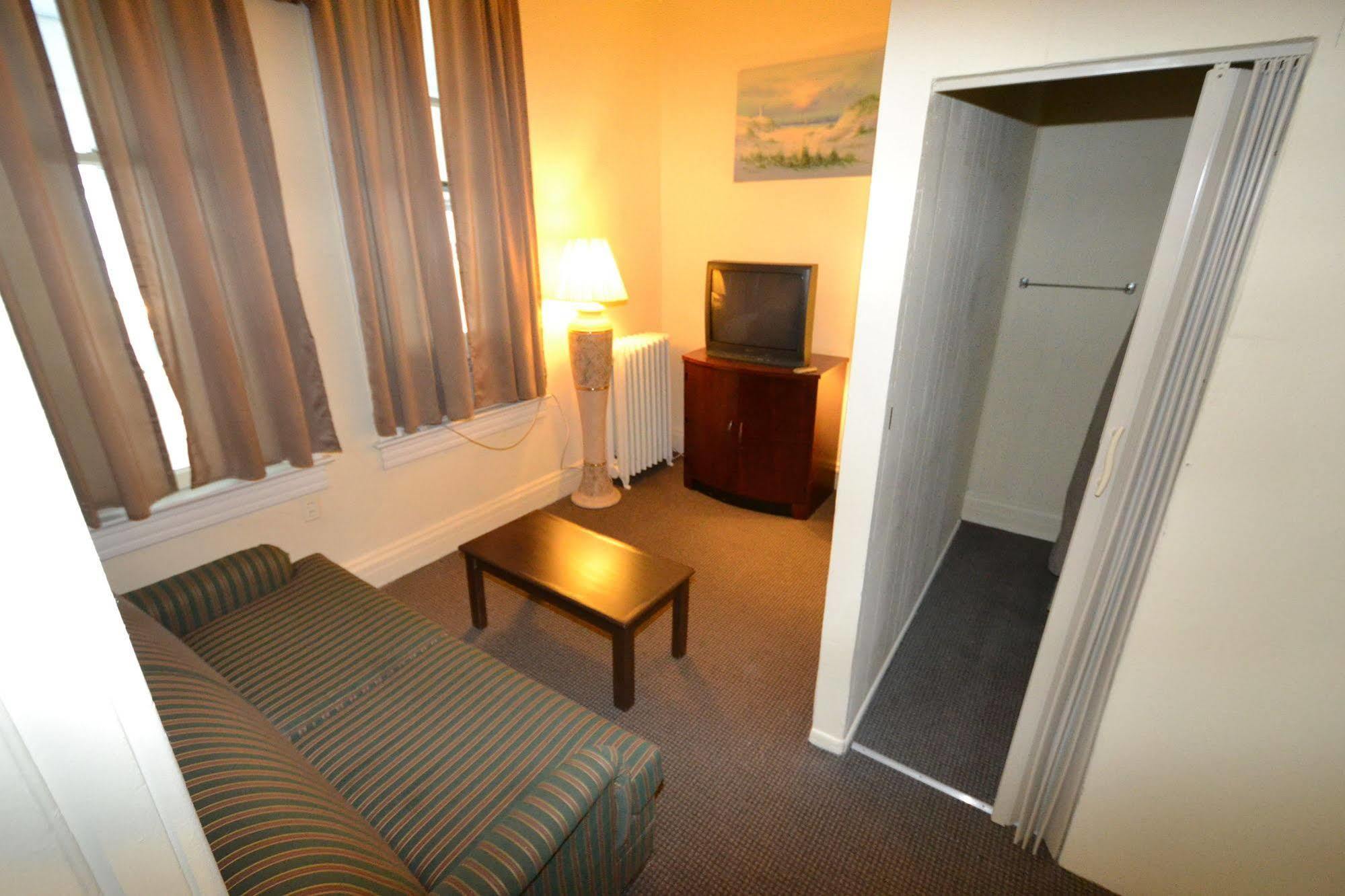 Perfect Stay Inn & Suites Blair Extérieur photo