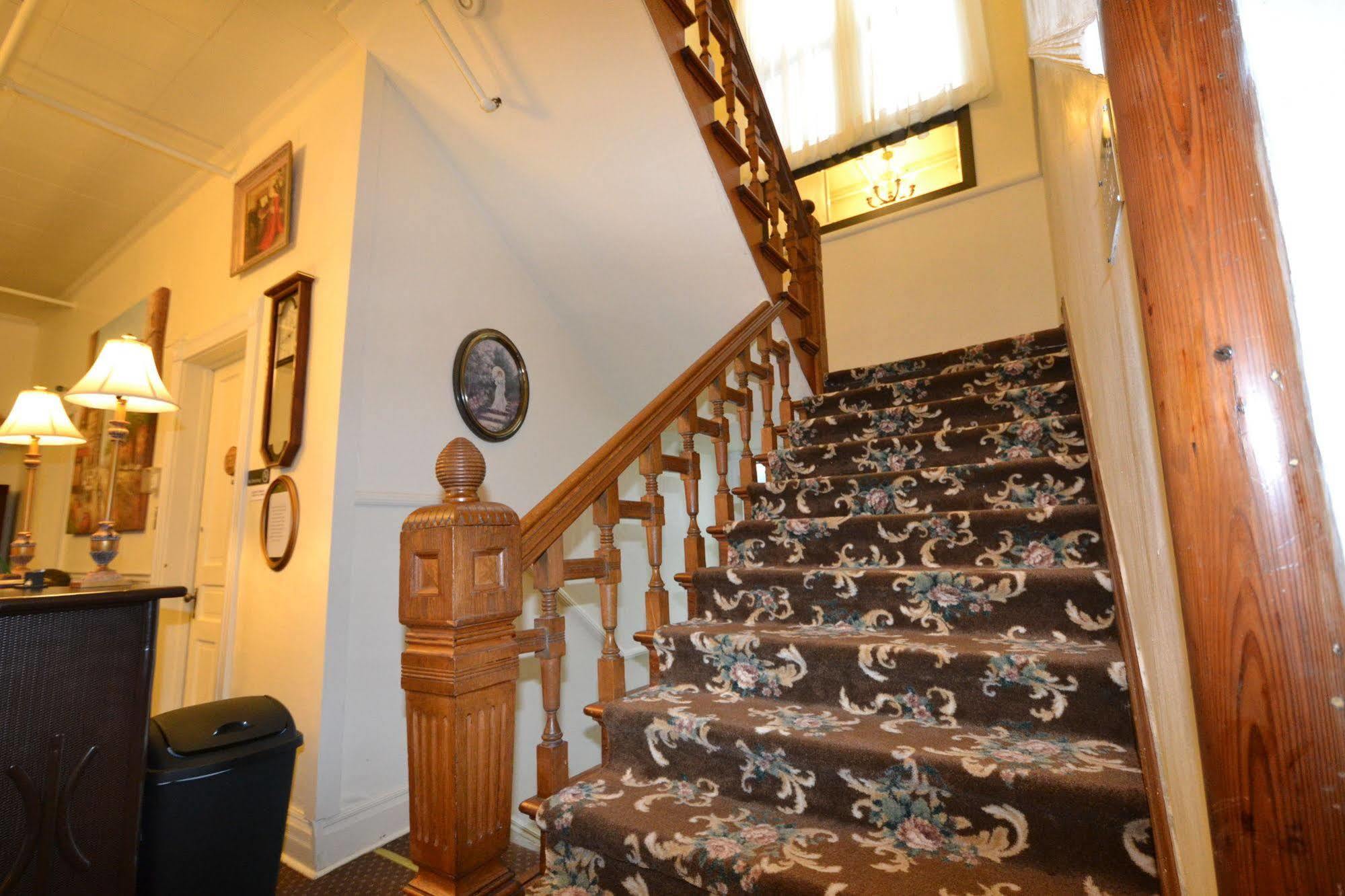 Perfect Stay Inn & Suites Blair Extérieur photo